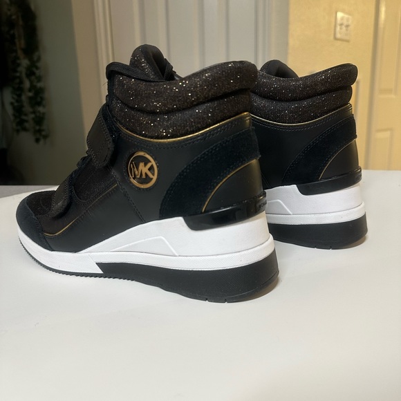 Michael Kors high top sneaker sz 8.5 - Picture 4 of 8